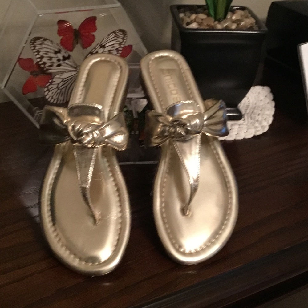 Chico's Gold Bow Sandals